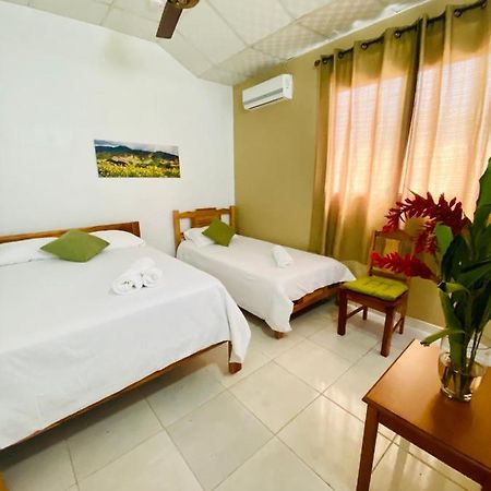 Hotel Ana Mary Santiago Buitenkant foto